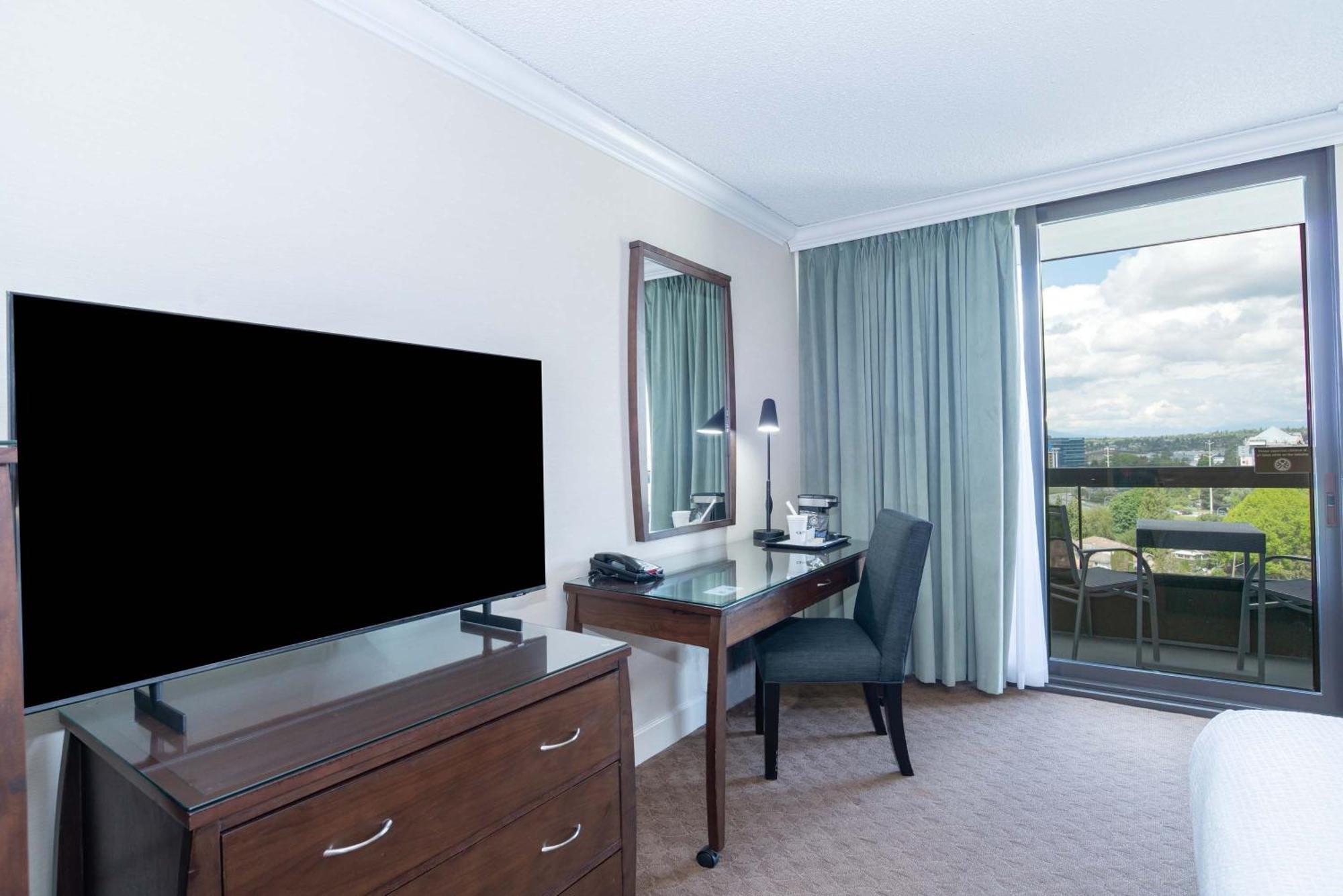 Deluxe Room 2 Queen Beds View Columbia Tower