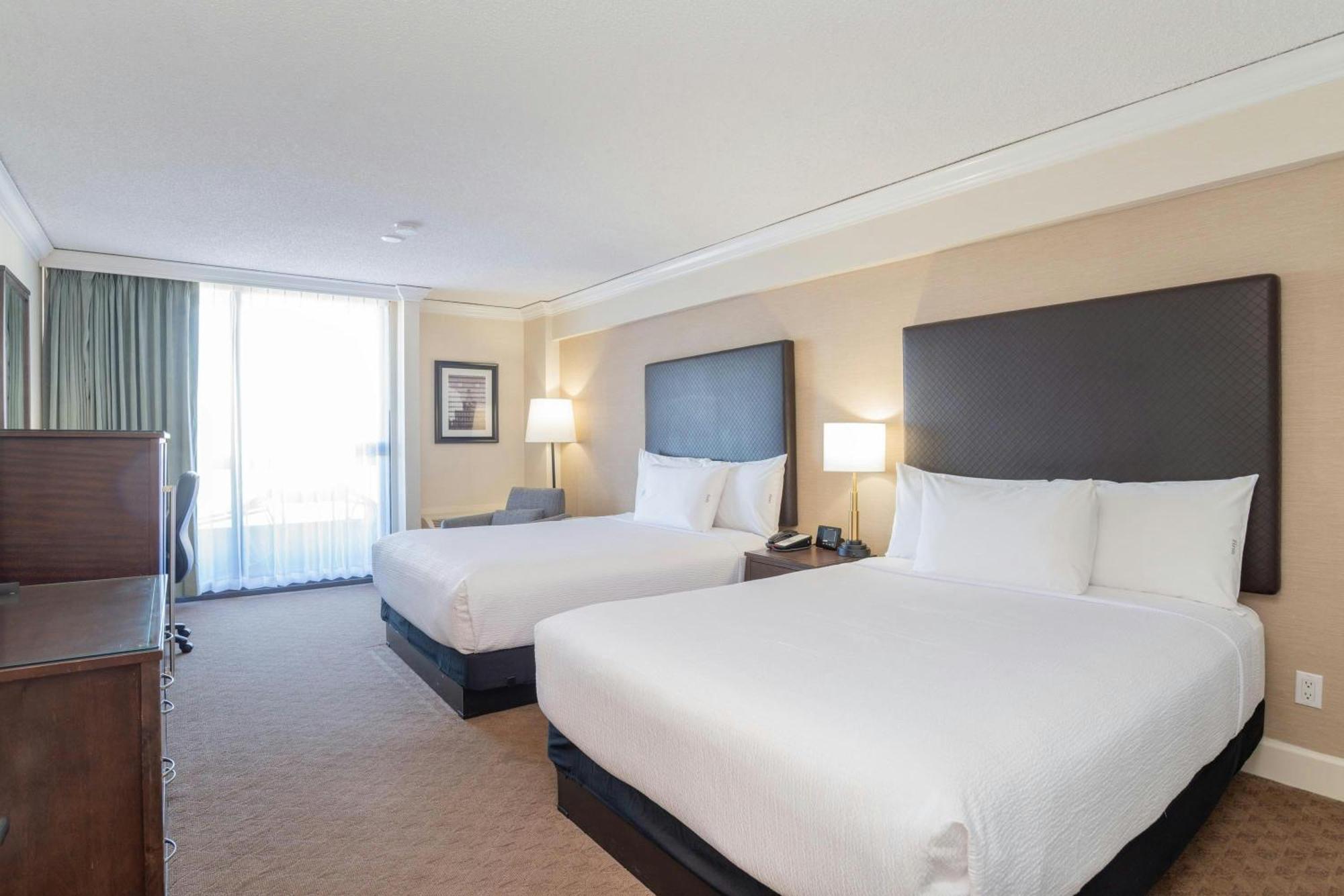 Standard Room 2 Queen Beds Columbia Tower