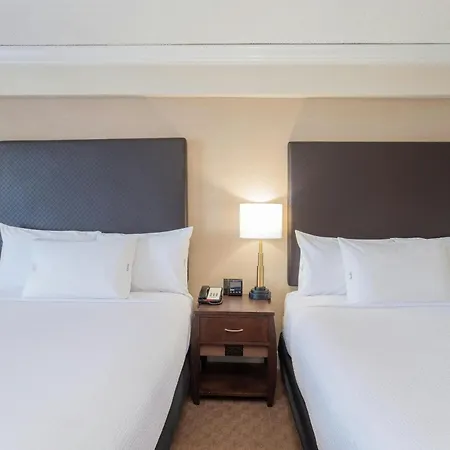 Sandman Signature Vancouver Airport Hotel & Resort-2